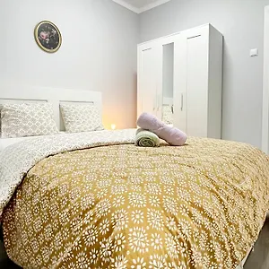 Chachino -5 Mins Walk To Train & Bus Station Apartamento